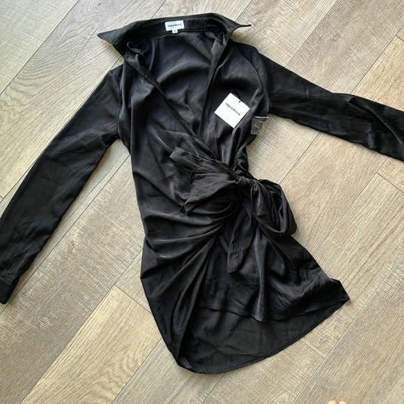 SUPERDOWN X REVOLVE | SOPHIE DRAPED BLACK MINI WRAP DRESS - Picture 4 of 8